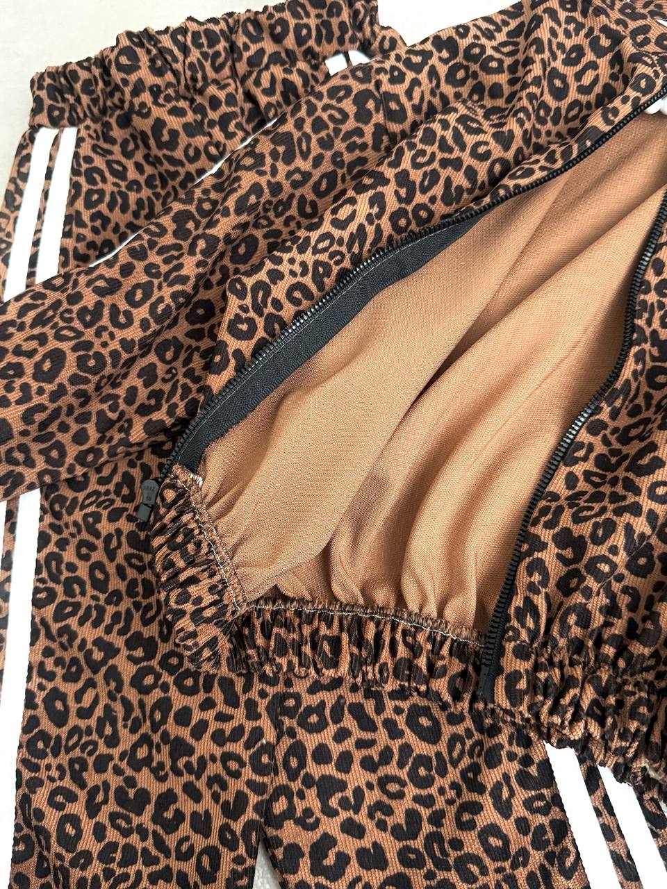 عکس کراپ شلوار پلنگی - شماره 6