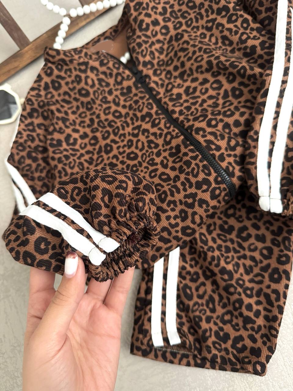 عکس کراپ شلوار پلنگی - شماره 5