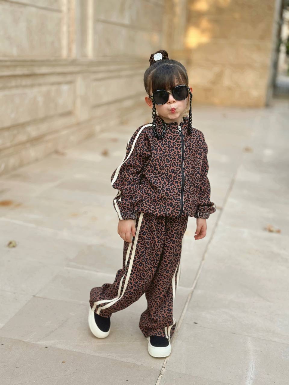 عکس کراپ شلوار پلنگی - شماره 4