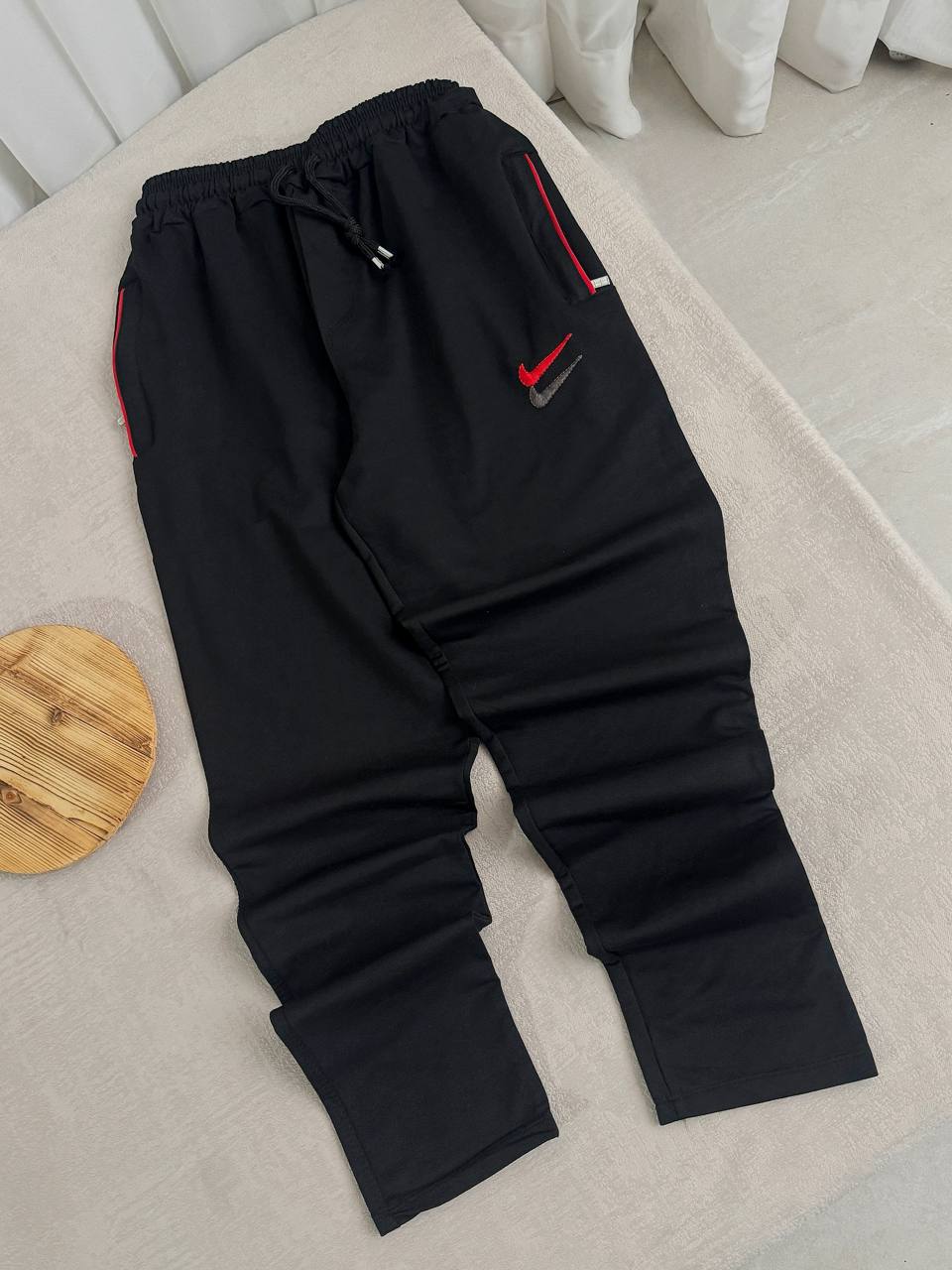 عکس شلوار اسلش نوار قرمز - شماره 2