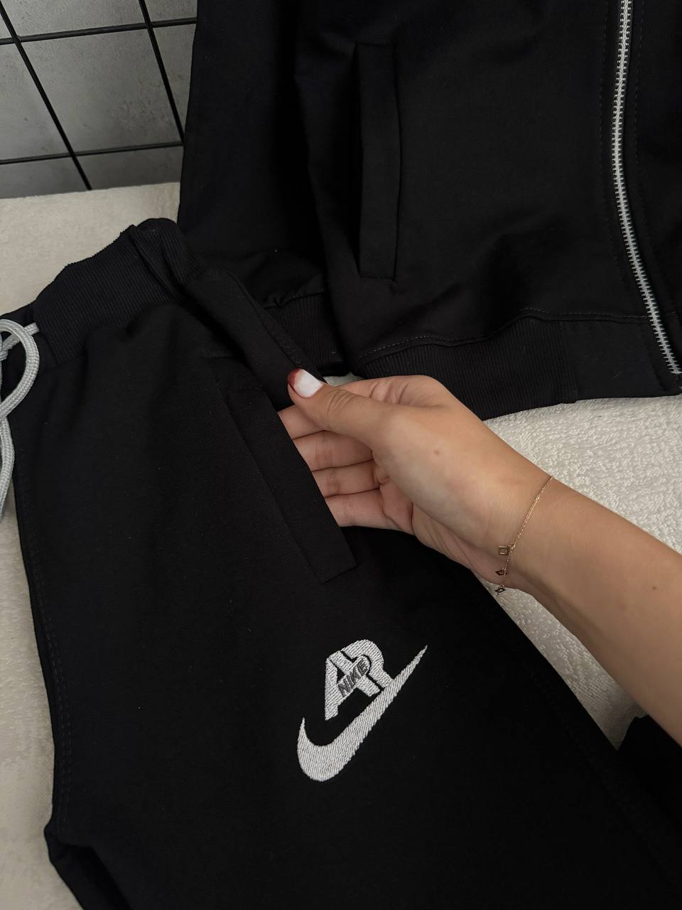 عکس سوییشرت شلوار نیک - شماره 4