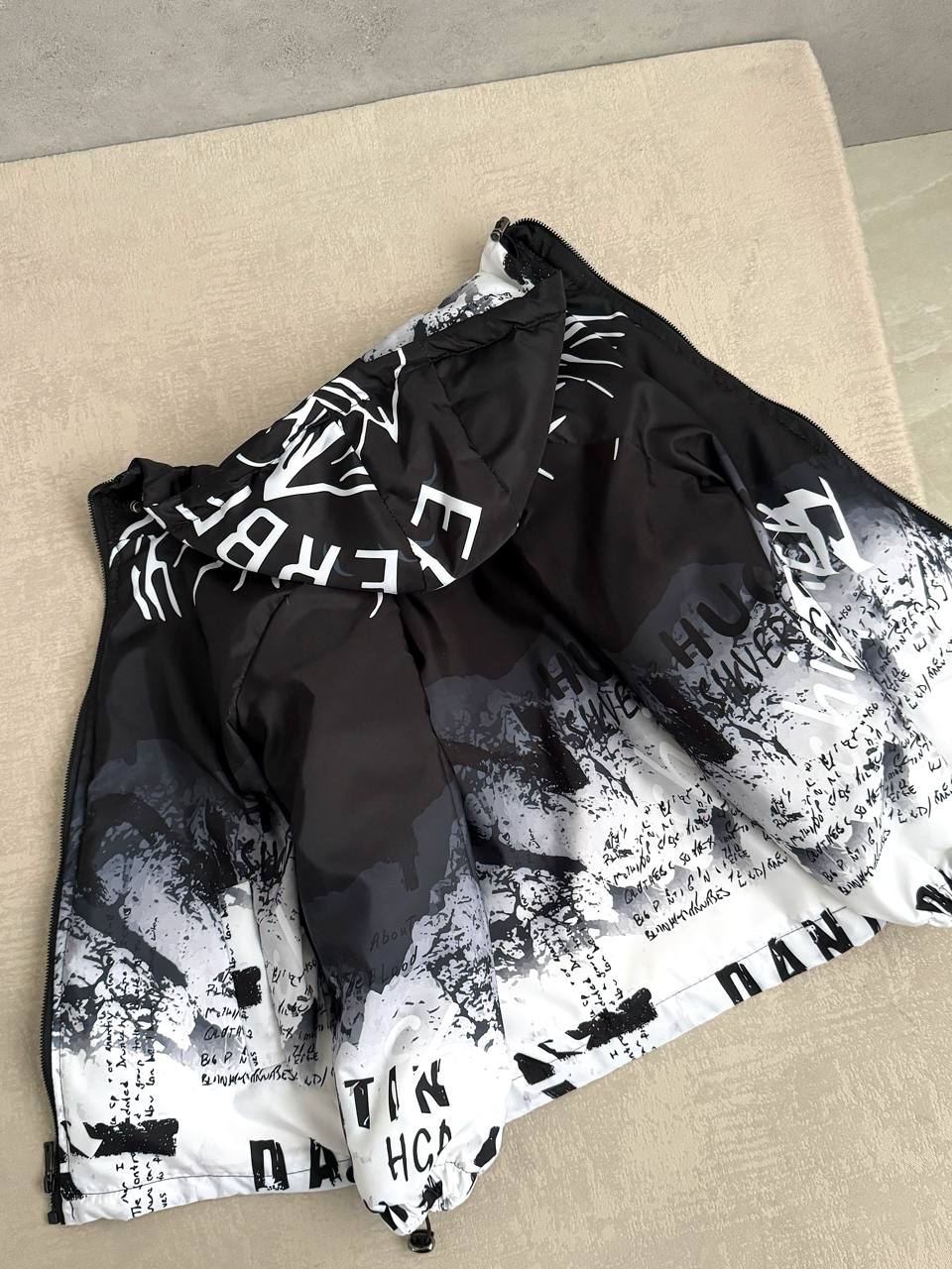 عکس کاپشن BLACK & WHITE - شماره 4